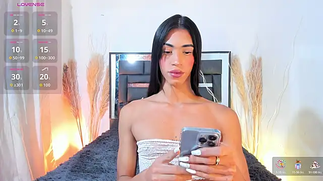 REINA ADAHARA online show from 13, 11, 2025