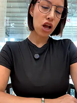 Snapshot of luvely chatting on 19, 11, 2025 luvely online show from 19, 11, 2025