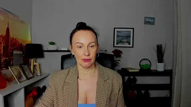 Snapshot of Velvet_Jasmine chatting on 23, 10, 2025 Velvet Jasmine online show from 23, 10, 2025