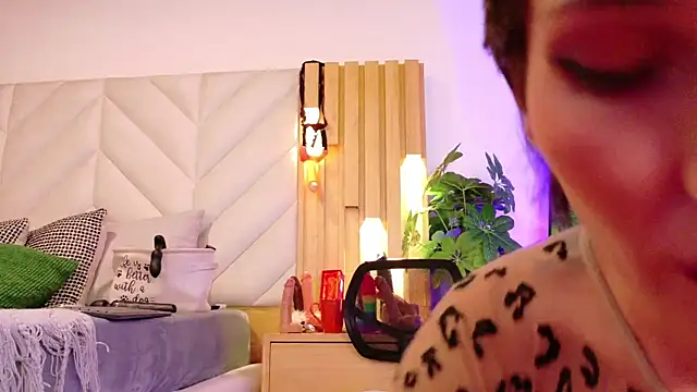 Zafiro Gem  online show from 17, 9, 2025