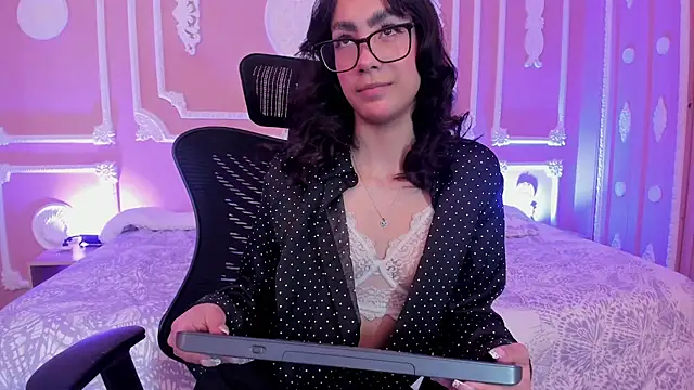 aitana johns online show from 4, 10, 2025