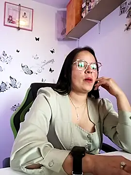 Daliz Leon online show from 24, 9, 2025