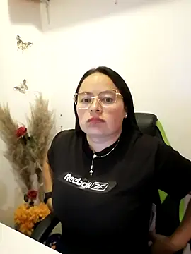 Daliz Leon online show from 3, 10, 2025