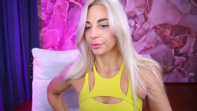 BellaRayyy online show from 17, 10, 2025