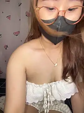 Snapshot of Chezzy18 chatting on 17, 11, 2025 Chezzy18 online show from 17, 11, 2025