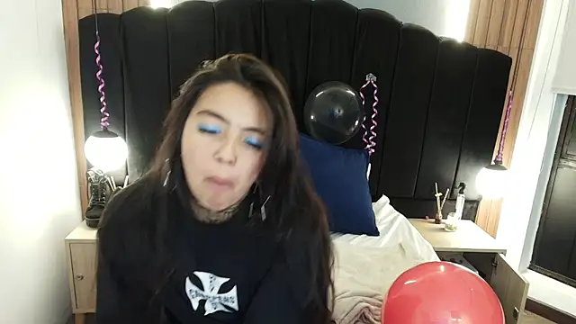 LiaMonroee  online show from 25, 3, 2026