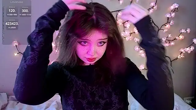 Snapshot of RileyVice chatting on 1, 3, 2026 RileyVice online show from 1, 3, 2026