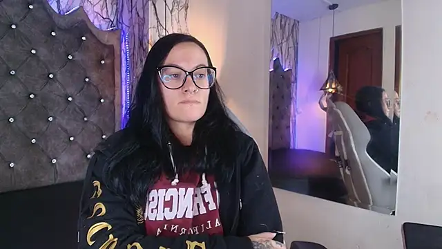 Snapshot of Zami_Escobar_of chatting on 17, 11, 2025 Zami Escobar of online show from 17, 11, 2025