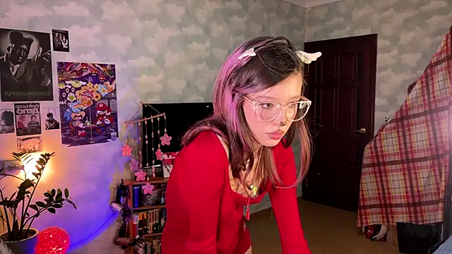 Snapshot of darling_darinka chatting on 15, 12, 2025 darling darinka online show from 15, 12, 2025