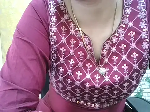 Roshani hoty online show from 11, 3, 2026