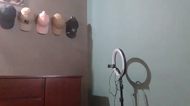 Snapshot of Pocahontas_tw chatting on 11, 11, 2025 Pocahontas tw online show from 11, 11, 2025