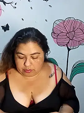 Snapshot of curvy_diva_ chatting on 8, 10, 2025 curvy diva online show from 8, 10, 2025