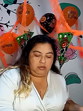 Snapshot of curvy_diva_ chatting on 27, 10, 2025 curvy diva online show from 27, 10, 2025