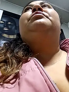 Snapshot of curvy_diva_ chatting on 17, 11, 2025 curvy diva online show from 17, 11, 2025