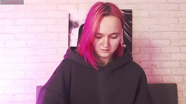 Ericha Stone online show from 27, 9, 2025