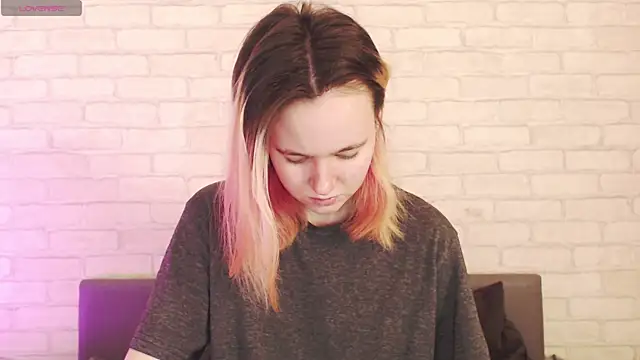 Ericha Stone online show from 10, 4, 2026