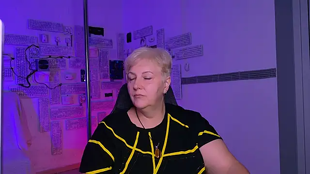 Snapshot of MaryMogan chatting on 9, 9, 2025 MaryMogan online show from 9, 9, 2025