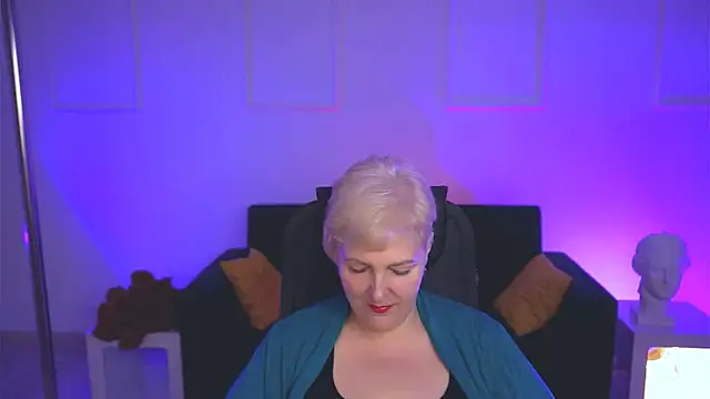 Snapshot of MaryMogan chatting on 12, 9, 2025 MaryMogan online show from 12, 9, 2025