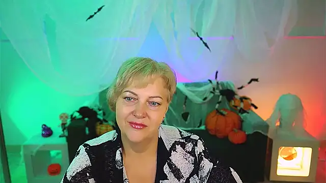 Snapshot of MaryMogan chatting on 30, 10, 2025 MaryMogan online show from 30, 10, 2025