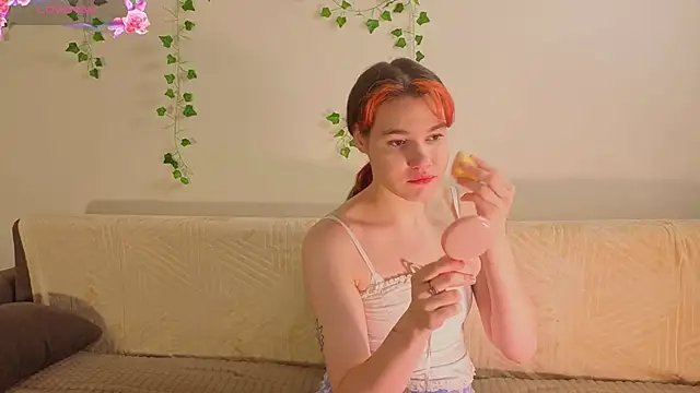 Snapshot of MauraSpurrier chatting on 28, 9, 2025 MauraSpurrier online show from 28, 9, 2025