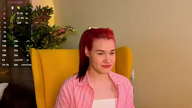 Snapshot of MauraSpurrier chatting on 16, 10, 2025 MauraSpurrier online show from 16, 10, 2025