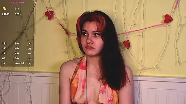 Snapshot of MauraSpurrier chatting on 4, 11, 2025 MauraSpurrier online show from 4, 11, 2025