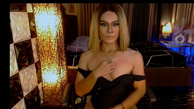 Snapshot of ElegantKellyTS chatting on 8, 11, 2025 ElegantKellyTS online show from 8, 11, 2025