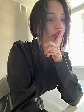 YourLittleDevil online show from 15, 4, 2026