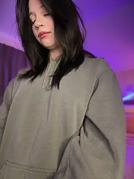 YourLittleDevil online show from 17, 4, 2026