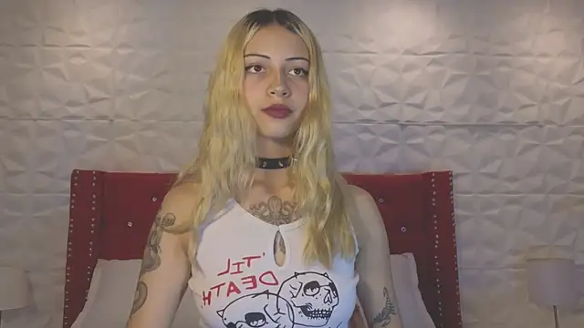 Snapshot of Lucy_n_pink chatting on 2, 10, 2025 Lucy n pink online show from 2, 10, 2025