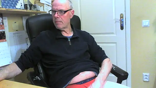 Snapshot of Klipparn chatting on 15, 3, 2026 Klipparn online show from 15, 3, 2026