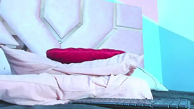 AngelineJolie online show from 5, 3, 2026