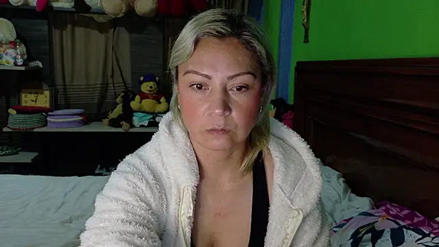 Snapshot of _Charlize_theron_ chatting on 17, 1, 2026 Charlize theron online show from 17, 1, 2026