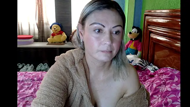 Snapshot of _Charlize_theron_ chatting on 14, 4, 2026 Charlize theron online show from 14, 4, 2026