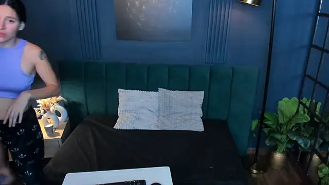 Snapshot of aliceandsia chatting on 10, 9, 2025 aliceandsia online show from 10, 9, 2025