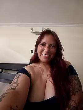 Snapshot of EvelynDuboiss chatting on 10, 10, 2025 EvelynDuboiss online show from 10, 10, 2025
