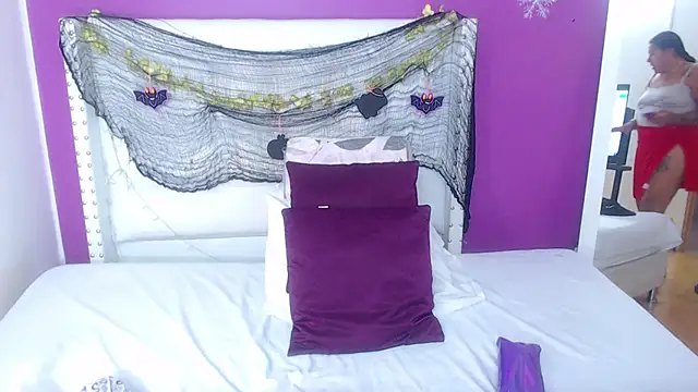 Snapshot of fat_naughtyass chatting on 5, 11, 2025 fat naughtyass online show from 5, 11, 2025