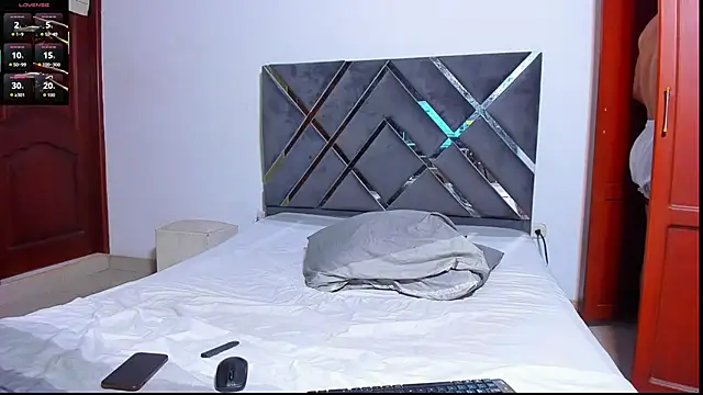 ArnoldSexy  online show from 10, 11, 2025