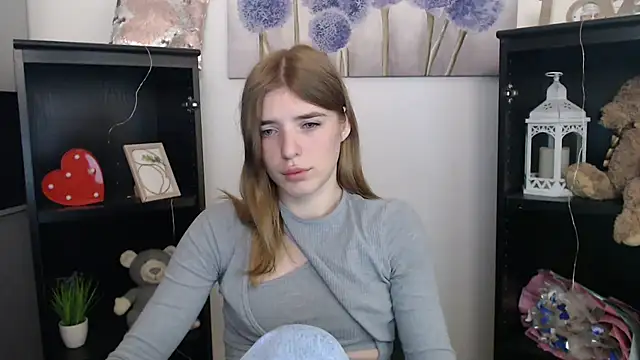 Snapshot of JuiceLips__ chatting on 6, 10, 2025 JuiceLips online show from 6, 10, 2025