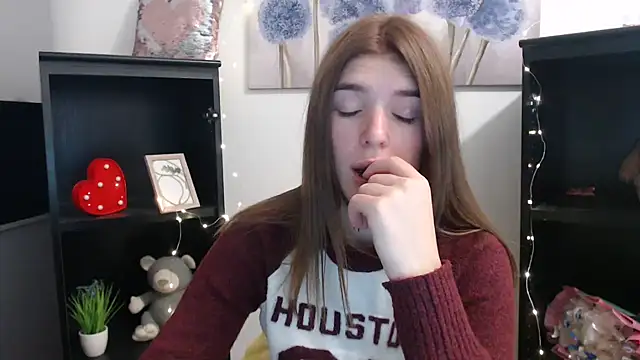 Snapshot of JuiceLips__ chatting on 22, 10, 2025 JuiceLips online show from 22, 10, 2025