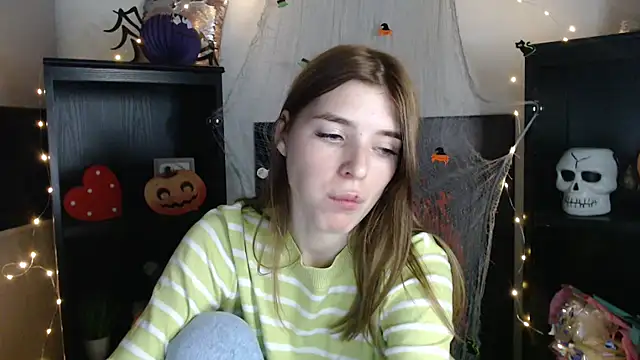 Snapshot of JuiceLips__ chatting on 4, 11, 2025 JuiceLips online show from 4, 11, 2025