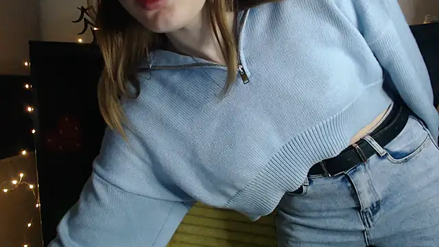 Snapshot of JuiceLips__ chatting on 10, 11, 2025 JuiceLips online show from 10, 11, 2025