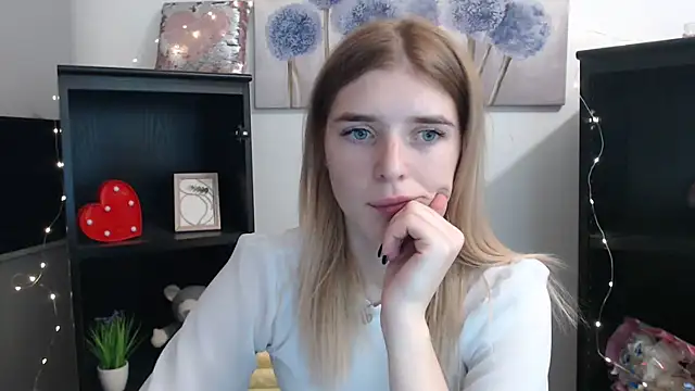 Snapshot of JuiceLips__ chatting on 14, 11, 2025 JuiceLips online show from 14, 11, 2025