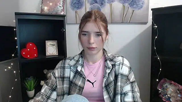 Snapshot of JuiceLips__ chatting on 19, 11, 2025 JuiceLips online show from 19, 11, 2025