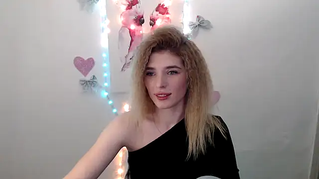 Snapshot of JuiceLips__ chatting on 28, 11, 2025 JuiceLips online show from 28, 11, 2025