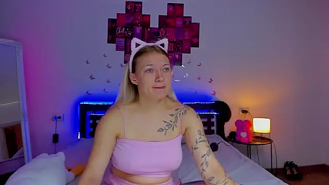 MikkiShowww online show from 26, 9, 2025