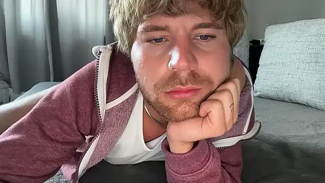 Snapshot of RioBlaze chatting on 8, 6, 2026 RioBlaze online show from 8, 6, 2026
