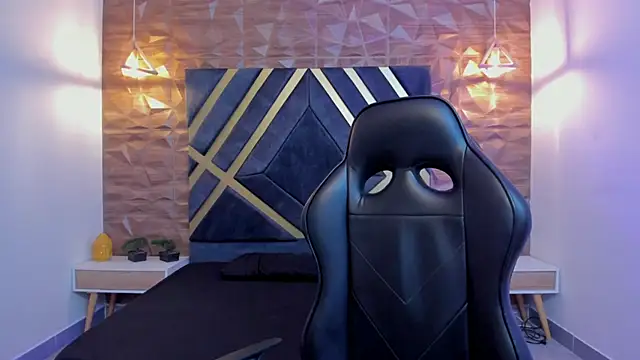 Alana cox  online show from 4, 12, 2025