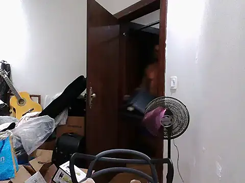 Snapshot of Mitt1993b chatting on 5, 12, 2025 Mitt1993b online show from 5, 12, 2025