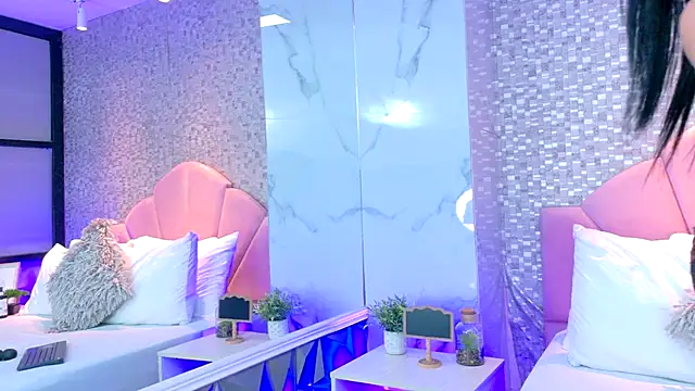 Snapshot of AshleyBaker1 chatting on 14, 12, 2025 AshleyBaker1 online show from 14, 12, 2025